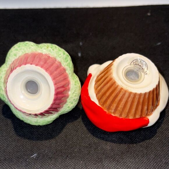 Santa Claus Salt and Pepper Shaker Set - Picture 8 of 8